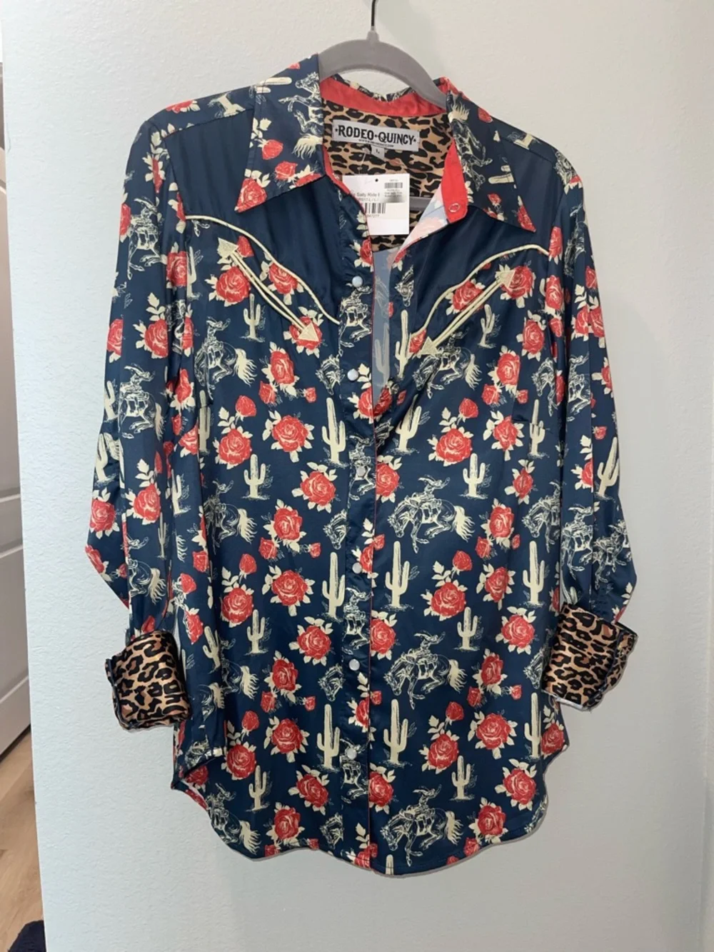 Western pearl snap women’s shirt - Picture 4 of 6